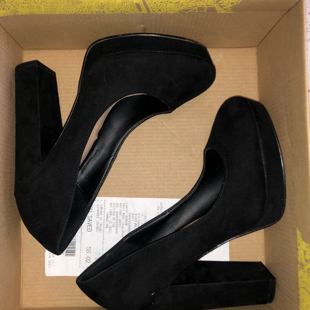 Black platform pump